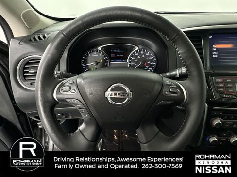 Used 2020 Nissan Pathfinder SL image 12