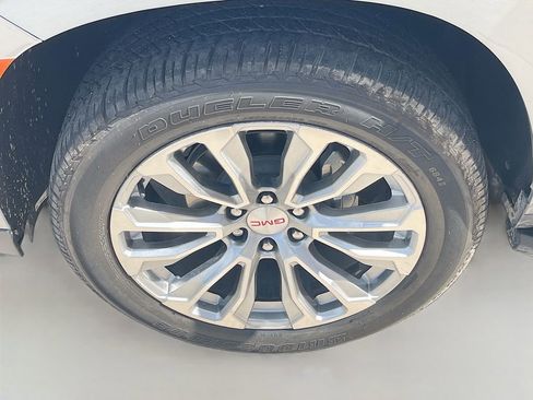 Used 2024 GMC Yukon XL Denali AWD/4WD image 34