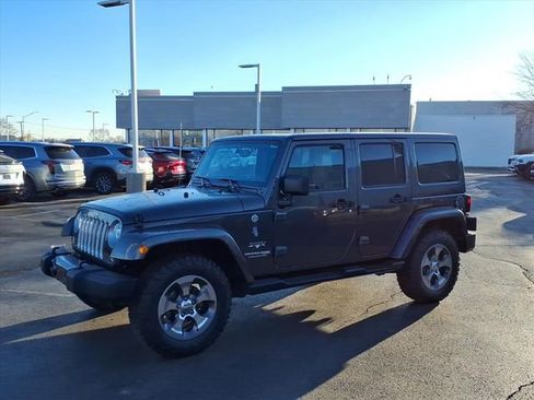 Used 2018 Jeep Wrangler Unlimited Sahara w/ Connectivity Group image 11