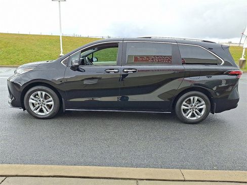 Certified 2024 Toyota Sienna Limited image 6