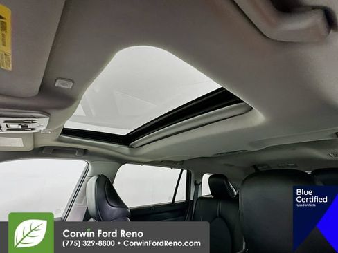 Used 2023 Toyota Highlander XLE AWD/4WD image 24