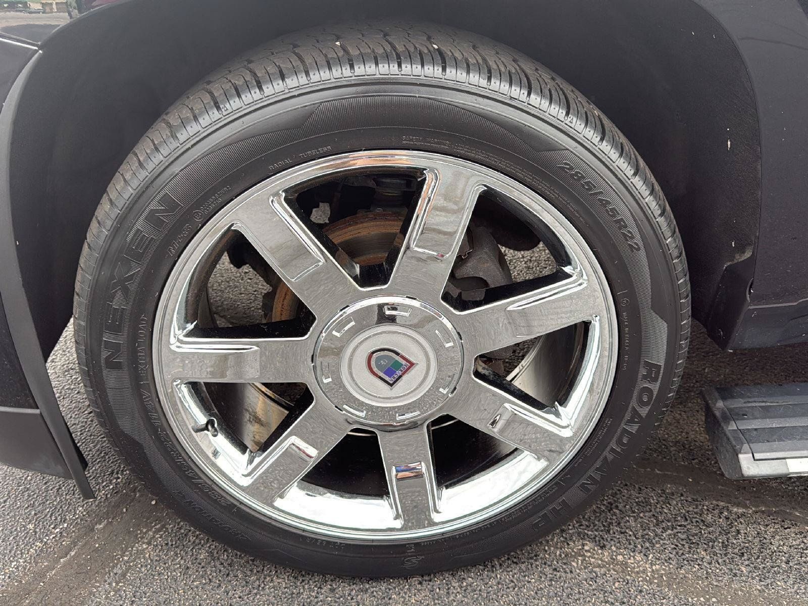 Used 2017 Cadillac Escalade ESV Platinum AWD/4WD image 38