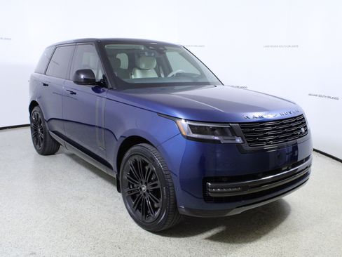 Used 2025 Land Rover Range Rover Autobiography image 3