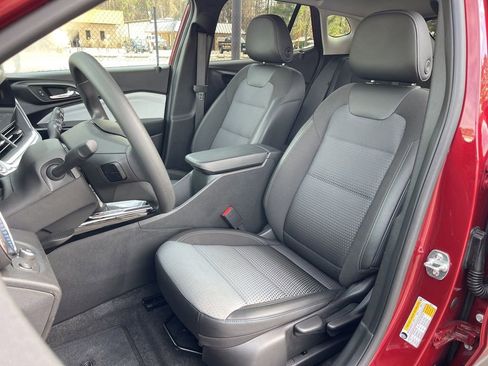 Used 2025 Chevrolet Trax LT image 18