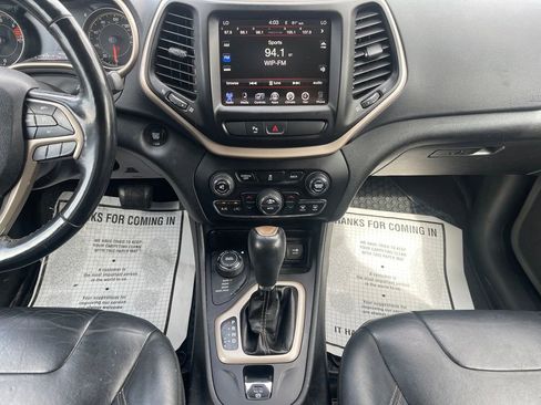 Used 2018 Jeep Cherokee Limited AWD/4WD image 26