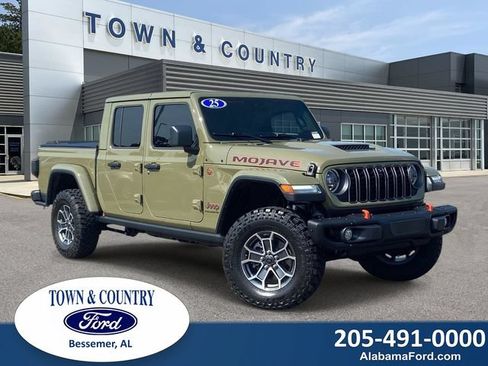Used 2025 Jeep Gladiator Mojave AWD/4WD image 1
