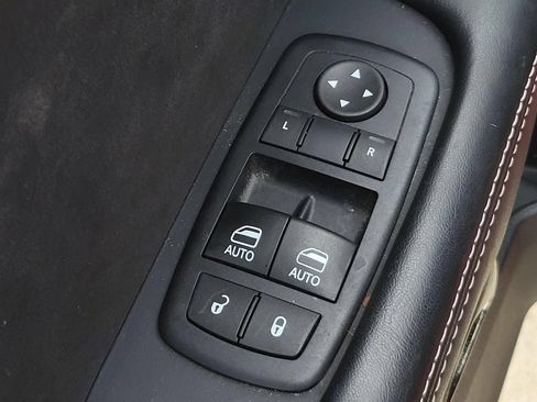 Used 2015 Dodge Challenger SRT Hellcat RWD image 14
