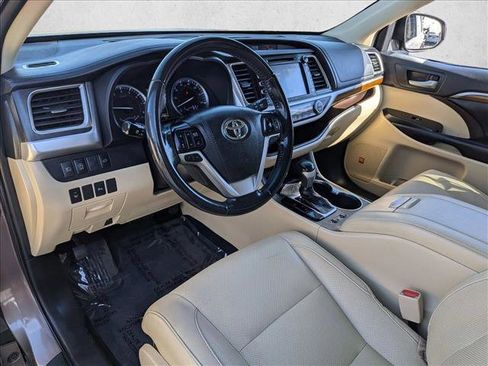 Used 2019 Toyota Highlander Limited image 9