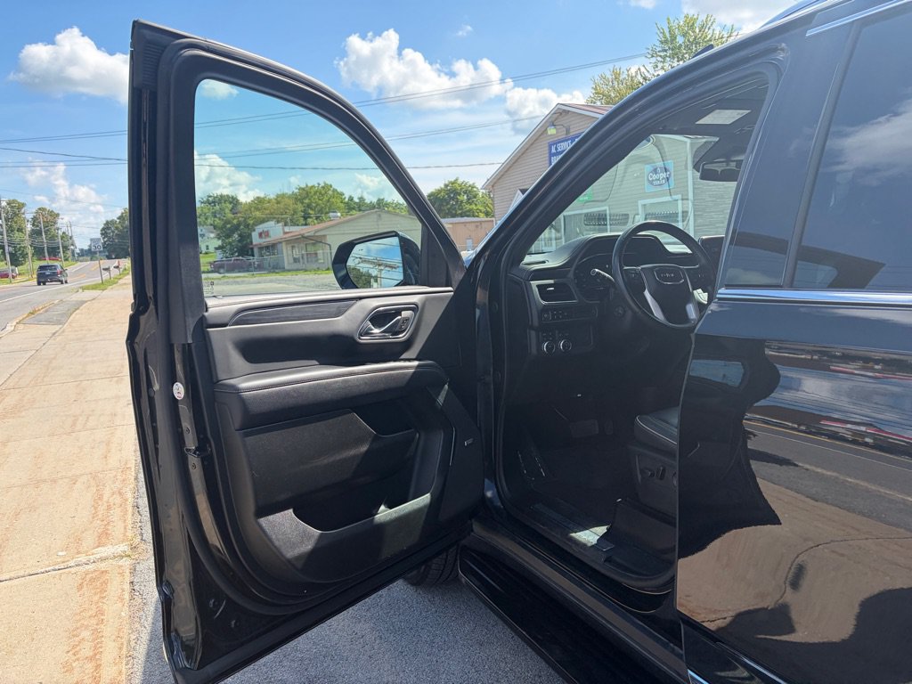 Used 2024 GMC Yukon SLT w/ SLT Luxury Package AWD/4WD image 17