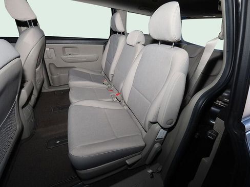 Used 2021 Kia Sedona LX image 14