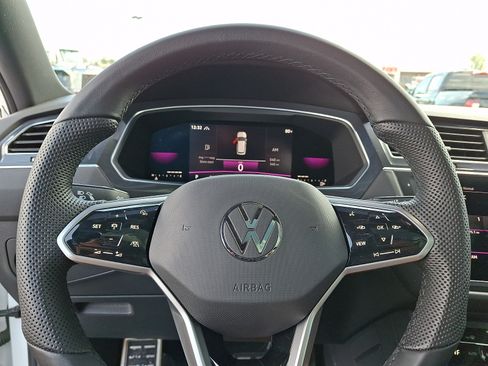 Used 2022 Volkswagen Tiguan SE R-Line AWD/4WD image 19