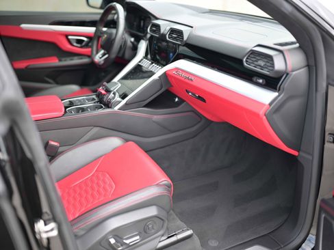 Used 2021 Lamborghini Urus image 19