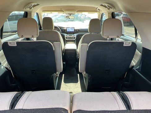 Used 2022 Ford Explorer XLT image 11