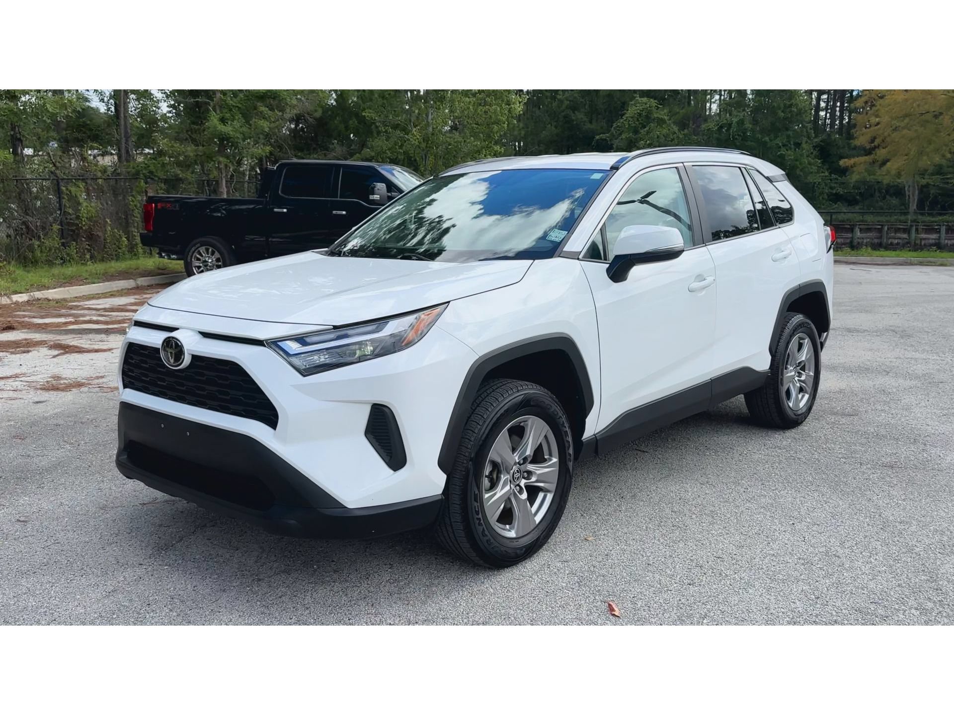 Used 2024 Toyota RAV4 XLE FWD image 4
