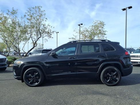 Used 2020 Jeep Cherokee Latitude Plus image 3