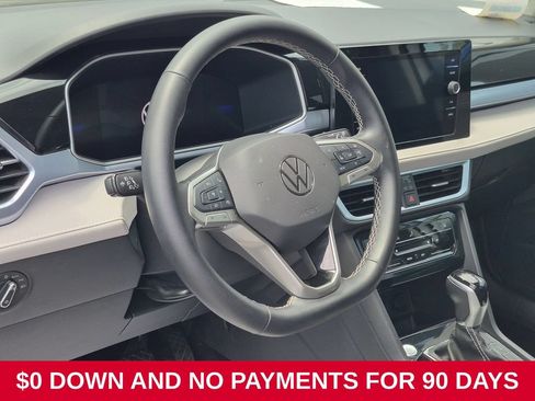 Used 2025 Volkswagen Taos SE AWD/4WD image 11