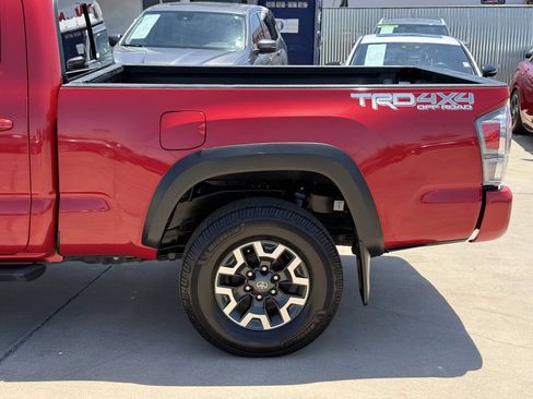 Used 2022 Toyota Tacoma TRD Off-Road w/ TRD Premium Off Road Package AWD/4WD image 12