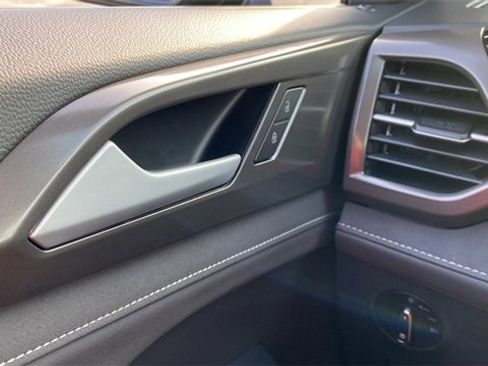 New 2026 Volkswagen Taos SE image 26