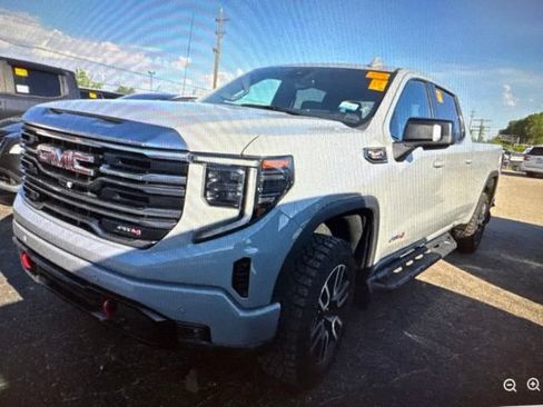 Used 2024 GMC Sierra 1500 AT4 w/ Technology Package AWD/4WD image 1