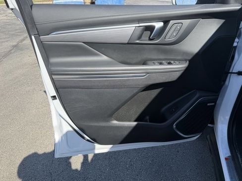 Used 2025 Buick Enclave Preferred image 12