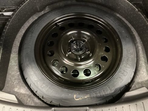 Used 2019 Ford Escape Titanium image 35