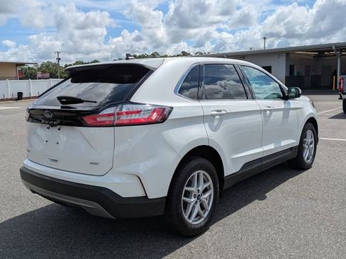 Certified 2022 Ford Edge SEL w/ Convenience Package AWD/4WD image 3