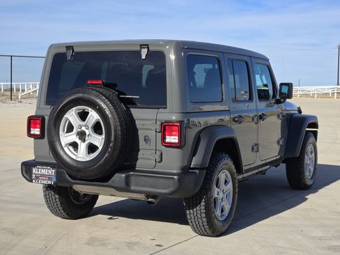 Used 2022 Jeep Wrangler Unlimited Sport w/ Sun And Sound Package image 8