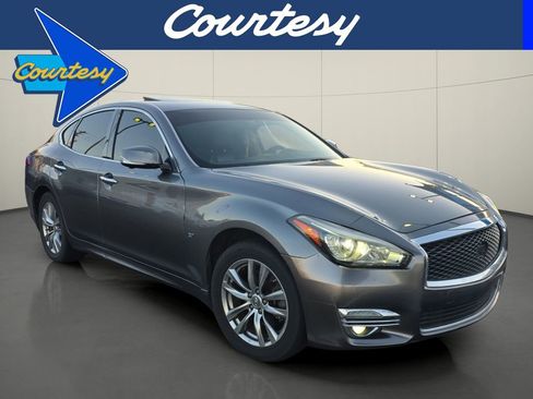 Used 2015 INFINITI Q70 3.7 w/ Deluxe Touring Package image 1