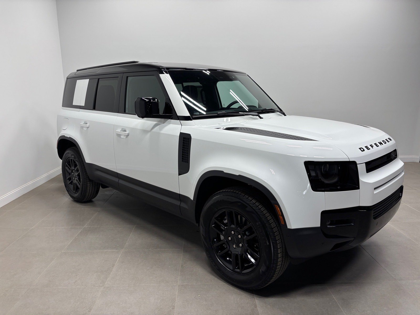 Used 2026 Land Rover Defender 110 S AWD/4WD image 5