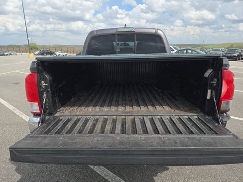 Used 2017 Toyota Tacoma SR5 w/ Tow Package image 11