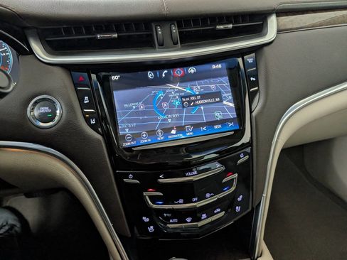 Used 2013 Cadillac XTS Premium image 10