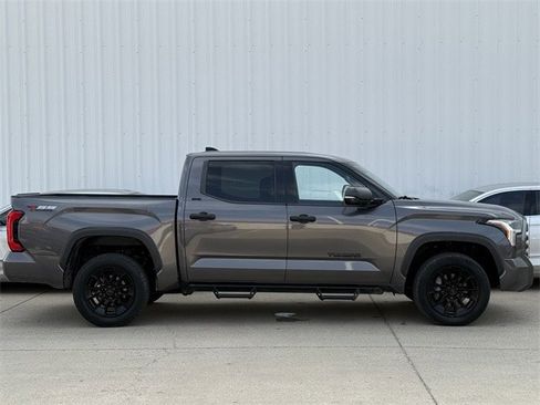 Used 2022 Toyota Tundra SR5 w/ SR5 Convenience Package image 3
