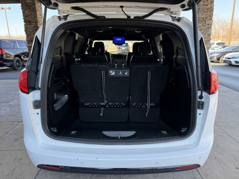 Used 2019 Chrysler Pacifica Touring-L w/ S Appearance Package image 30