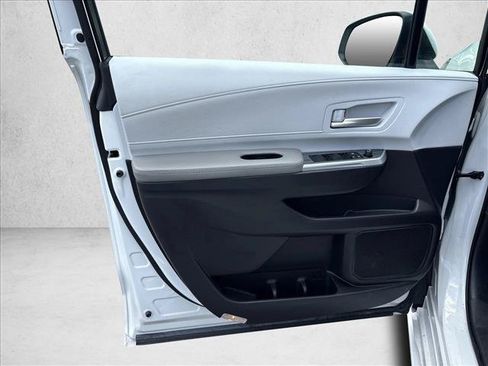 Certified 2026 Toyota Sienna XLE FWD image 11