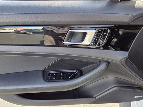 Used 2018 Porsche Panamera 4S image 18