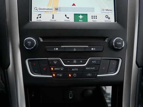 Certified 2018 Ford Fusion SE w/ Fusion SE Technology Package image 23