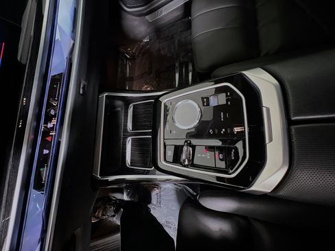 Used 2025 BMW 740i xDrive 740i xDrive image 25