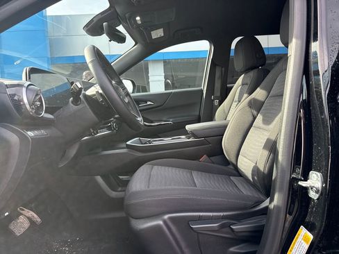 Used 2025 Chevrolet Equinox LT w/ Safety and Technology Package image 11