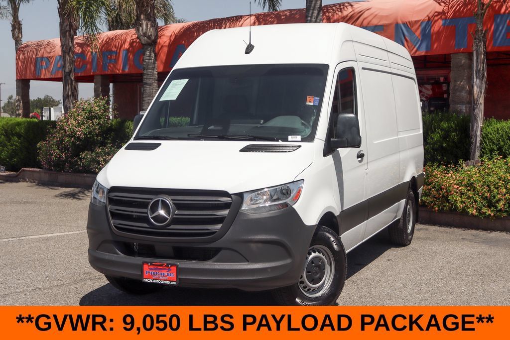 Used 2025 Mercedes-Benz Sprinter 2500 image 4