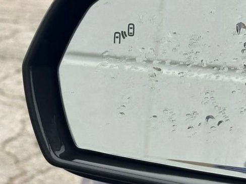 Used 2022 Volkswagen Taos SE image 4