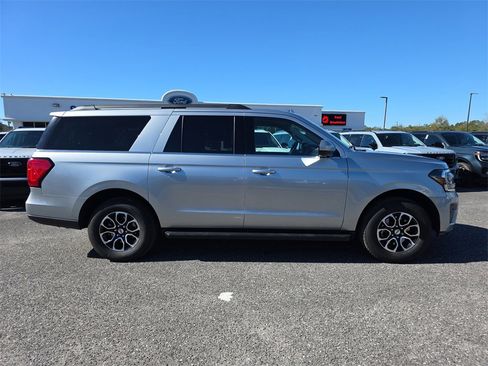 Certified 2023 Ford Expedition Max XLT image 4