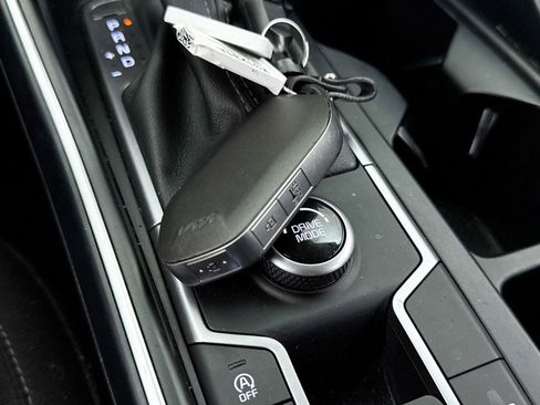 Certified 2024 Kia Sorento LX FWD image 37