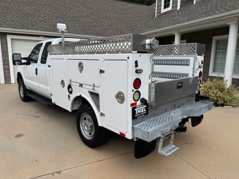 Used 2016 Ford F250 XL w/ Power Equipment Group image 4