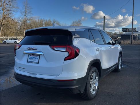 Used 2024 GMC Terrain SLE image 25