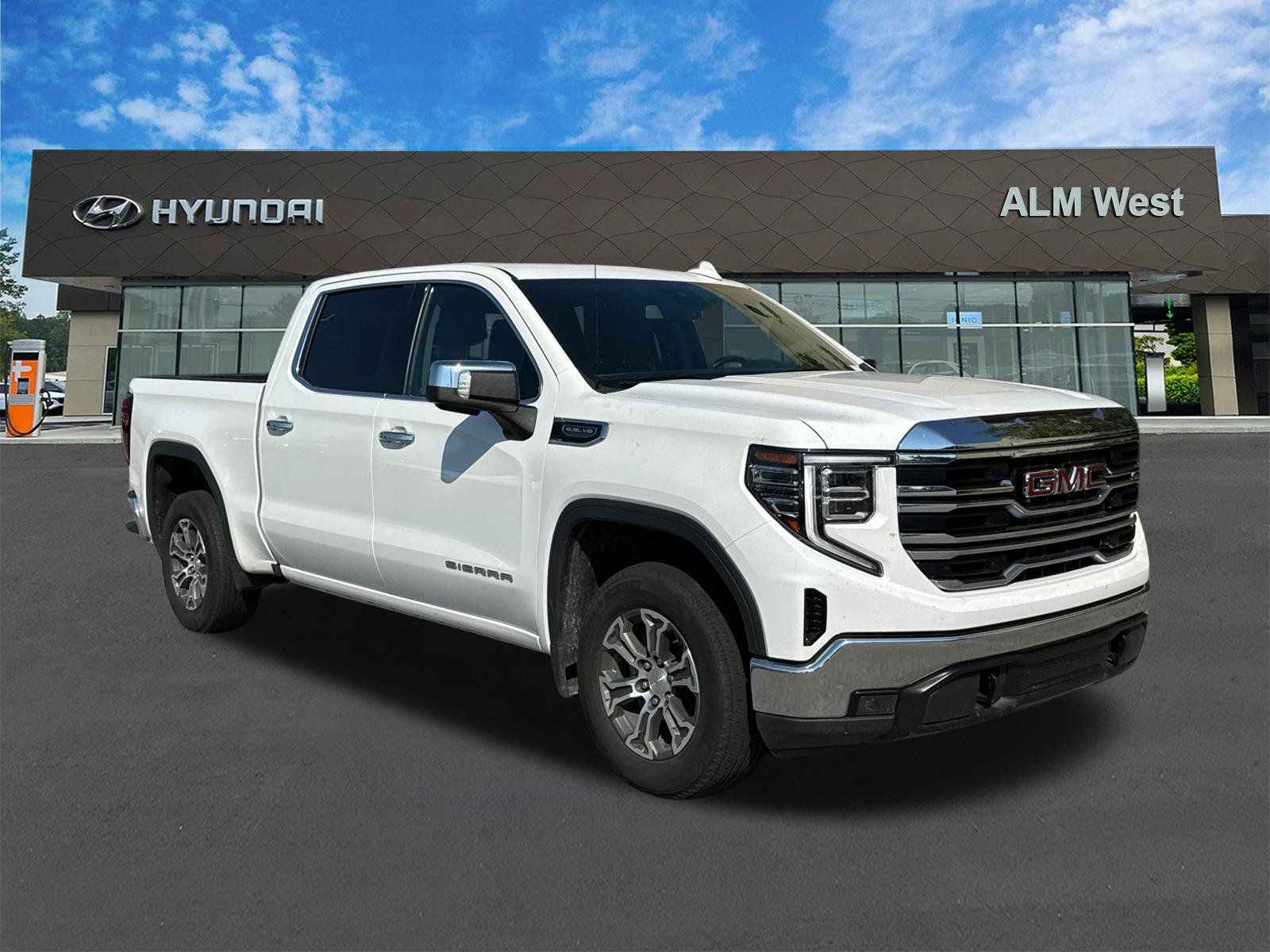 Used 2025 GMC Sierra 1500 SLT RWD image 3
