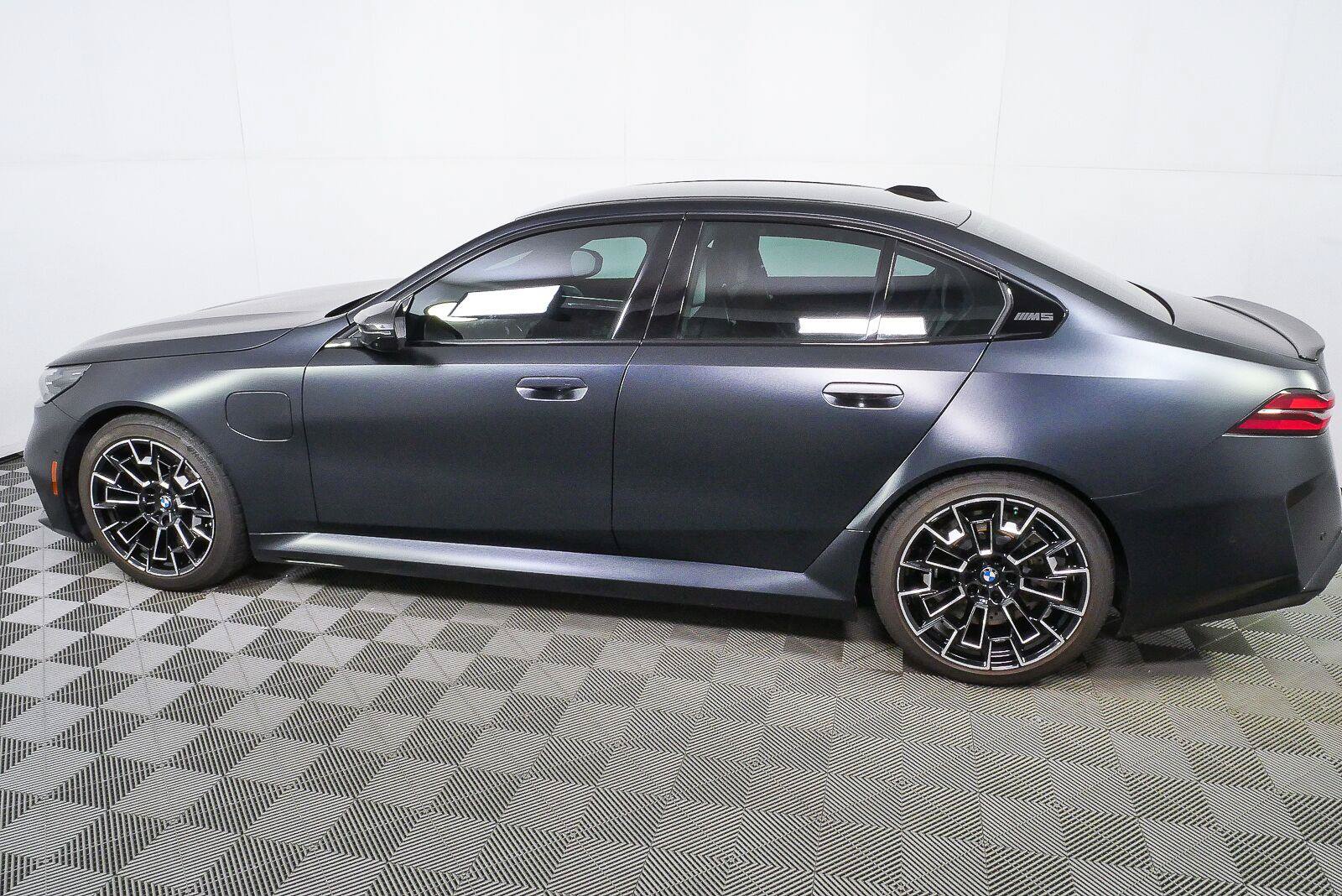 Used 2026 BMW M5 w/ Carbon Package AWD/4WD image 2