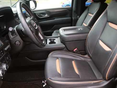 Used 2024 GMC Yukon XL AT4 w/ Technology Package AWD/4WD image 15
