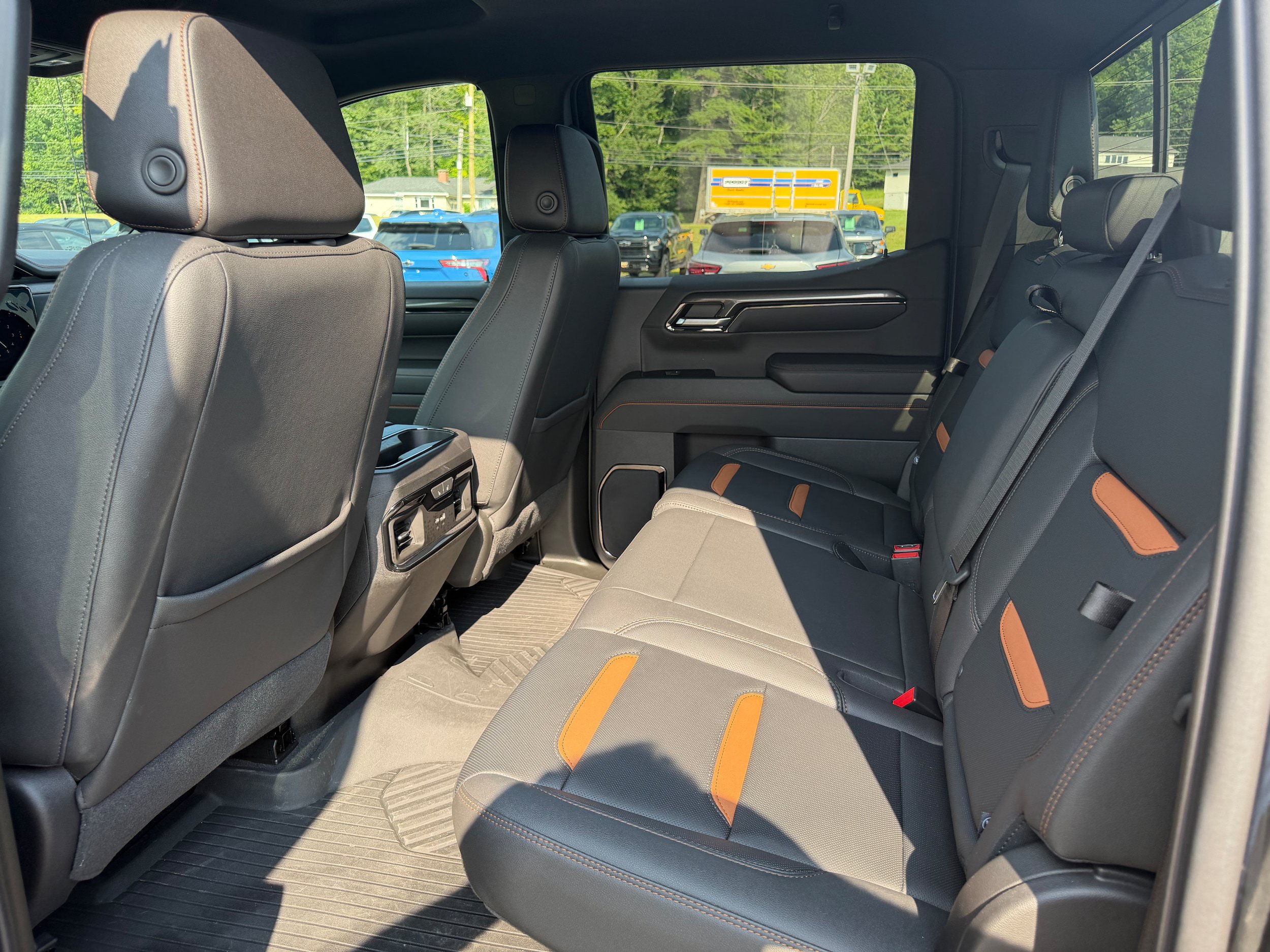 Used 2023 GMC Sierra 1500 AT4 w/ Technology Package AWD/4WD image 18