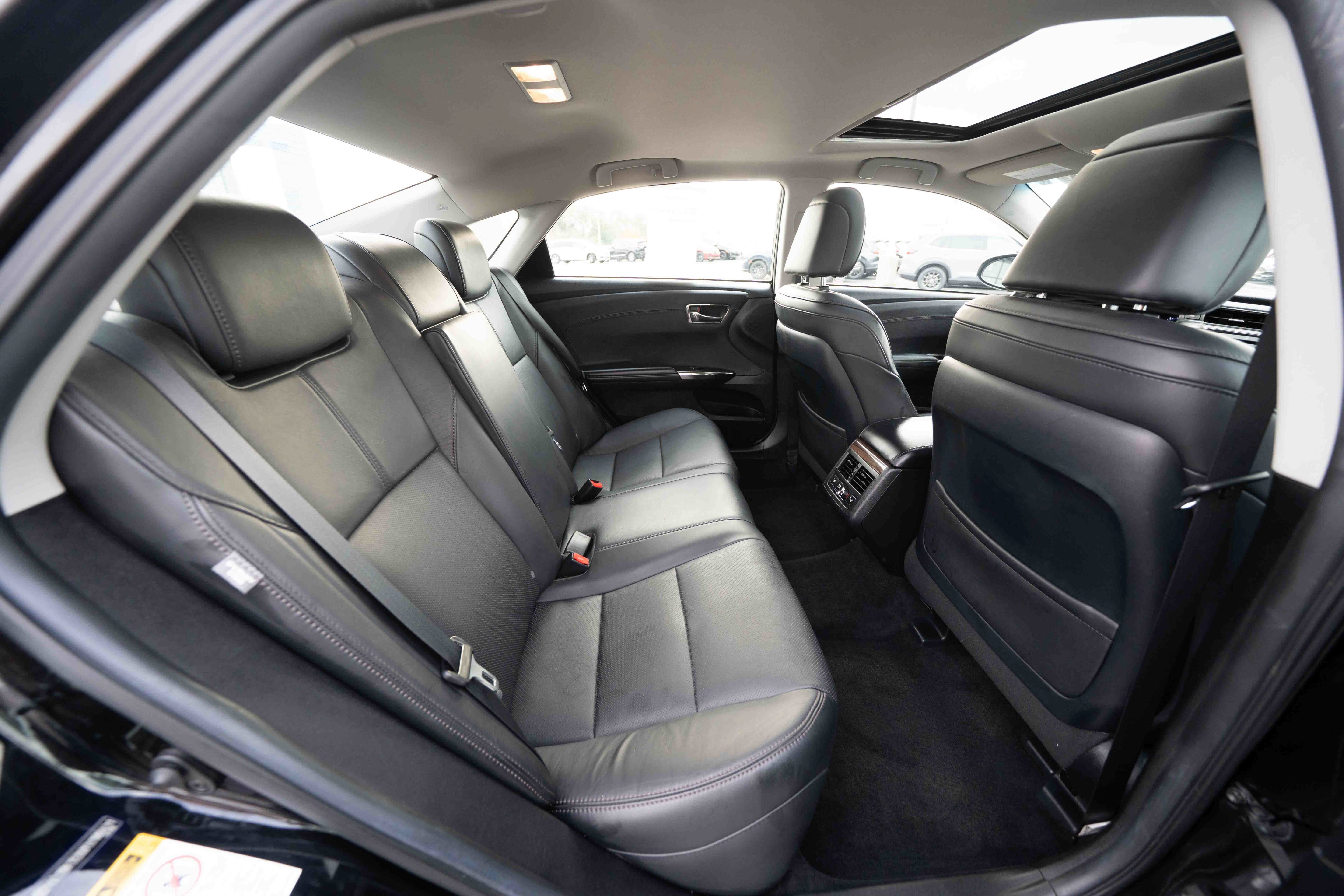 Used 2015 Toyota Avalon Limited FWD image 24