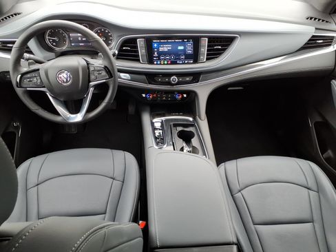 Certified 2024 Buick Enclave Essence image 9